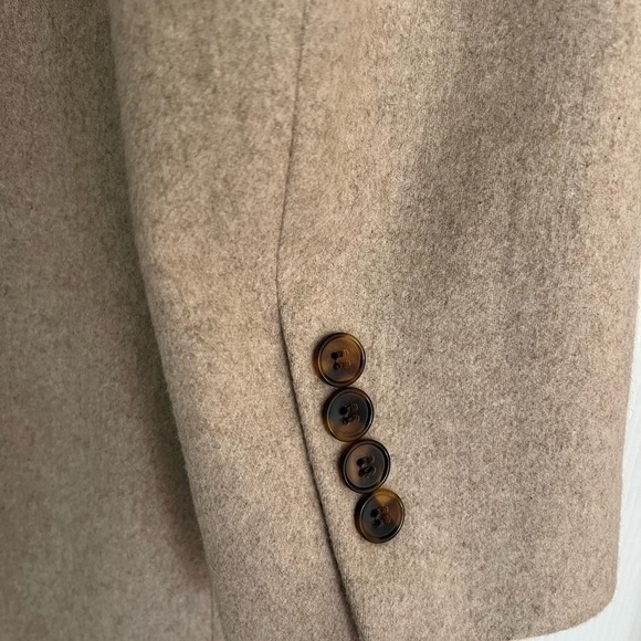 Suit coat is in perfect condition. Such nice detailing Great quality - Picture 4 of 5